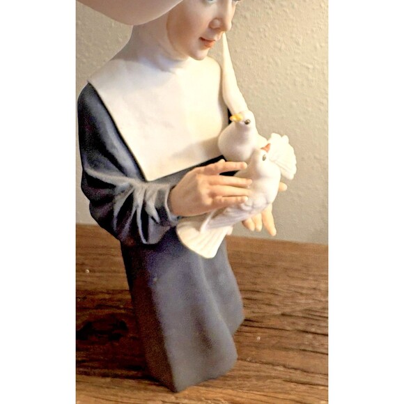 ALGORA Nun and Doves Made in Spain Figurine Used - Picture 4 of 14